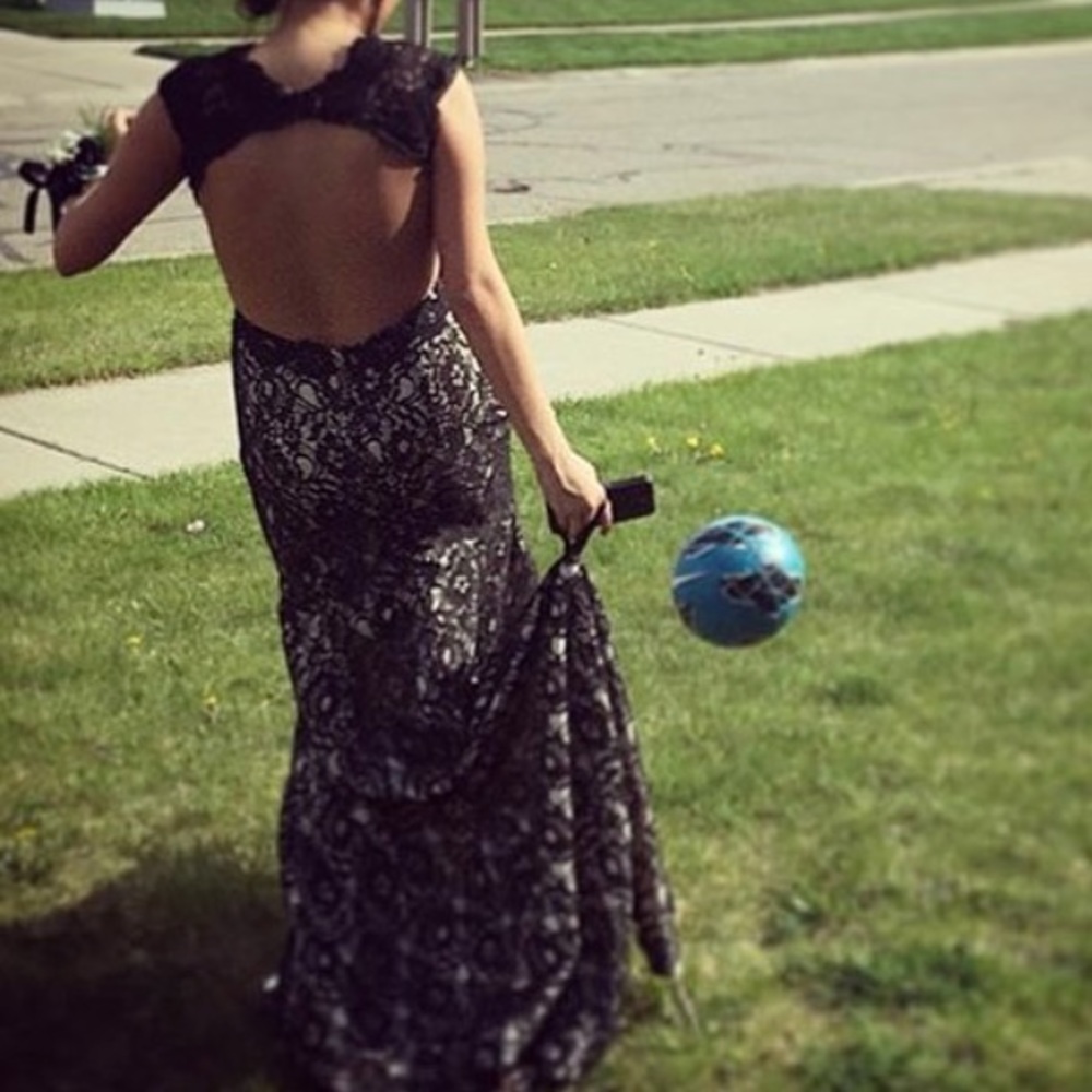 Prom dress or formal dress - Picture 2 of 4